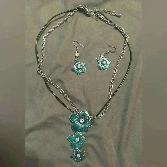 Jewelry - Necklace and earring set